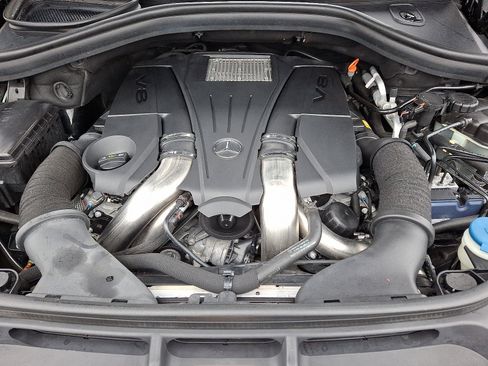 Used 2014 Mercedes-Benz GL 550 4MATIC image 27