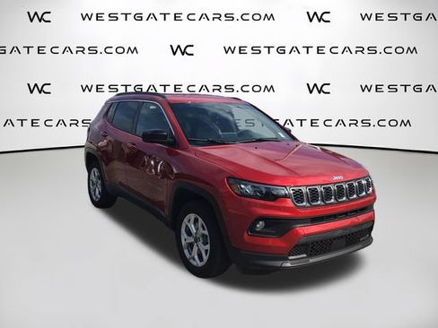 Used 2025 Jeep Compass Latitude AWD/4WD image 1