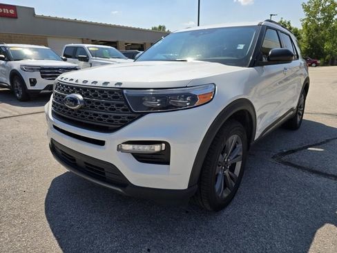 Used 2022 Ford Explorer XLT w/ Equipment Group 202A image 7