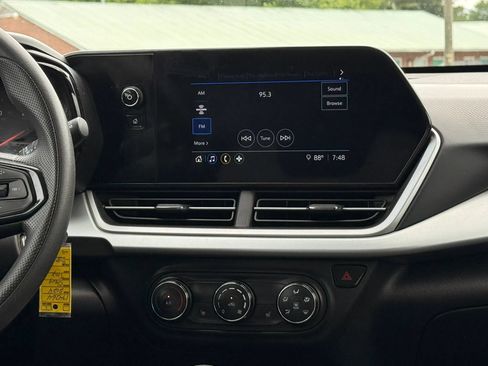 Used 2024 Chevrolet Trax LS w/ LS Convenience Package FWD image 18