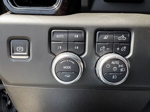 Used 2025 GMC Sierra 2500 AT4X AWD/4WD image 21