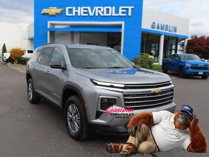 Used 2025 Chevrolet Traverse LT