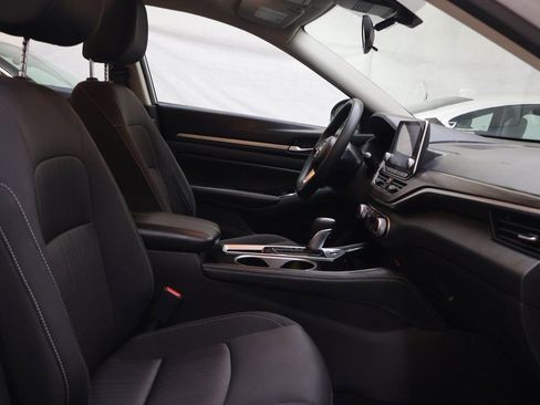 Used 2023 Nissan Altima 2.5 SV FWD image 10
