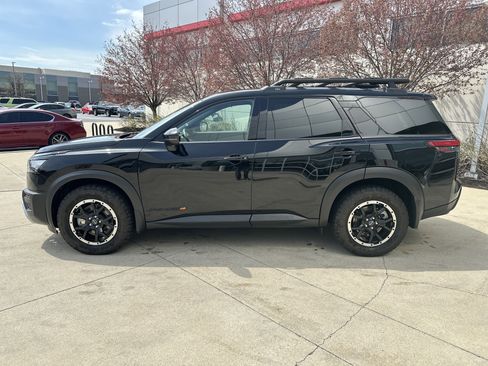 Used 2024 Nissan Pathfinder Rock Creek AWD/4WD image 9