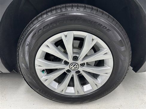 Used 2018 Volkswagen Tiguan SE w/ Panoramic Sunroof Package image 17