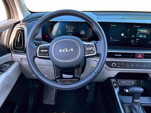 Certified 2025 Kia Sorento EX w/ Panoramic Sunroof Package image 5