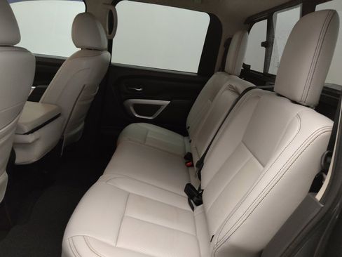 Used 2019 Nissan Titan SV RWD image 18