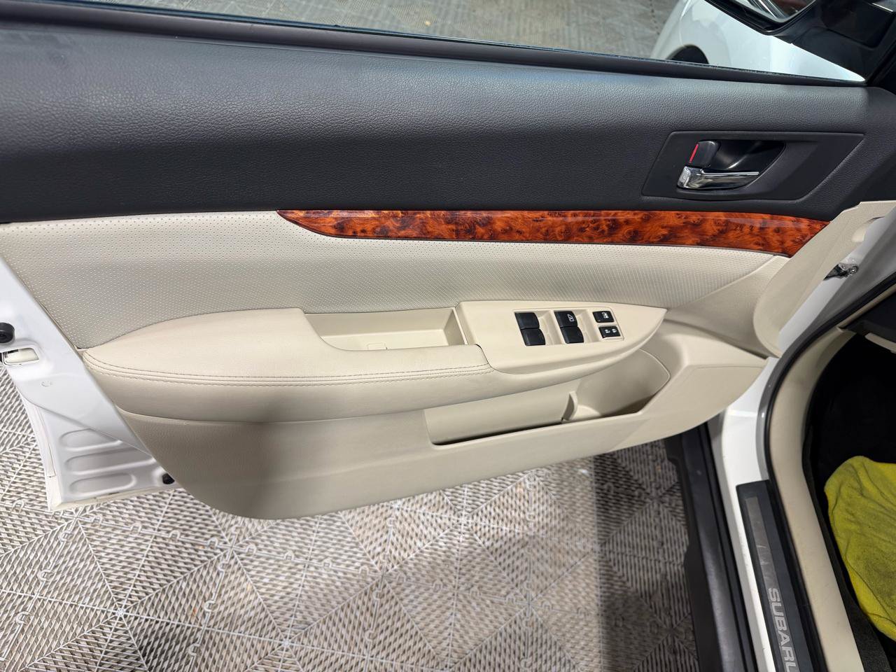 Used 2012 Subaru Outback 2.5i Limited w/ Moonroof Pkg AWD/4WD image 25