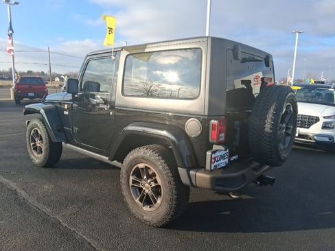 Used 2016 Jeep Wrangler Sahara AWD/4WD image 6