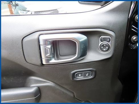 Used 2026 Jeep Wrangler Unlimited Rubicon AWD/4WD image 13