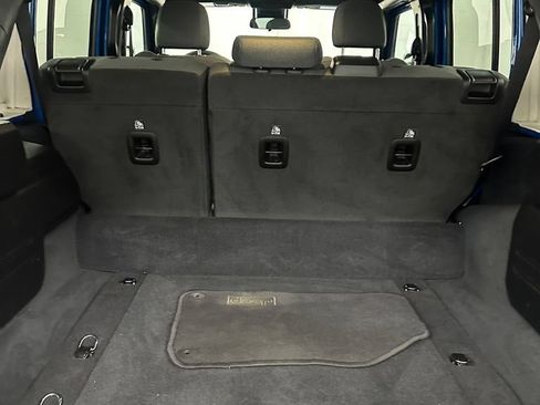 Used 2024 Jeep Wrangler Unlimited w/ Convenience Group AWD/4WD image 29