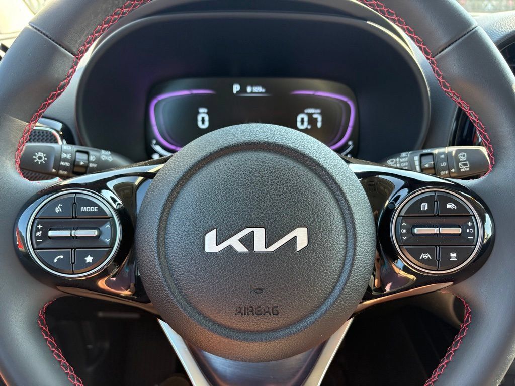 Used 2025 Kia Soul GT-Line w/ GT-Line Technology Package FWD image 15