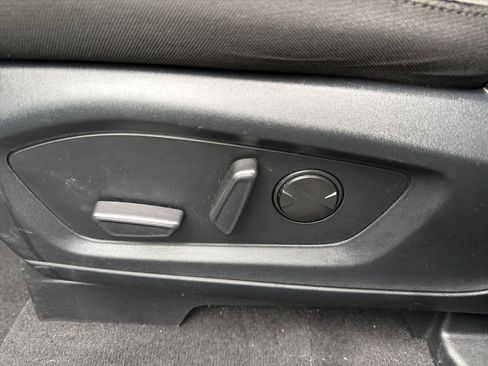 Used 2022 Ford Explorer XLT w/ Class IV Trailer Tow Package image 9