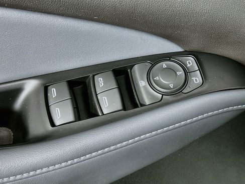 Used 2022 Buick Enclave Essence FWD image 15