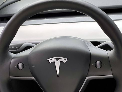 Used 2024 Tesla Model Y Long Range AWD/4WD image 20