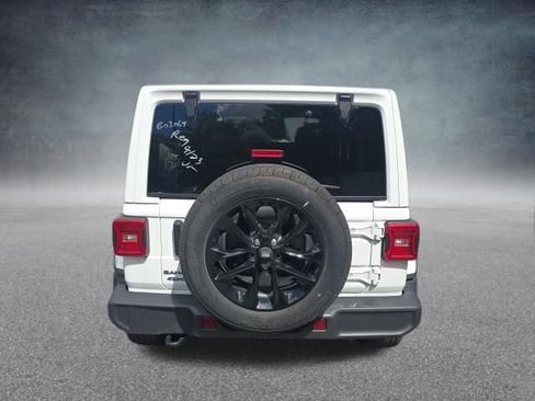 Used 2025 Jeep Wrangler Unlimited Sahara AWD/4WD image 7
