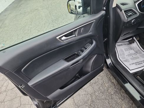 Used 2019 Ford Edge SEL w/ Equipment Group 201A AWD/4WD image 17