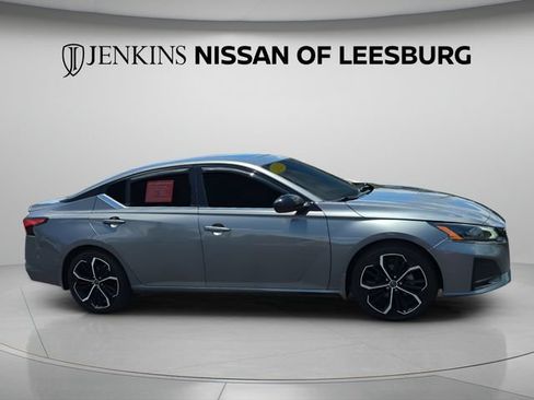 Certified 2023 Nissan Altima 2.5 SR w/ SR Premium Package FWD image 2