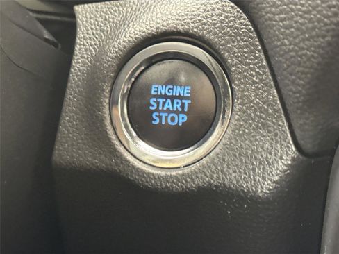 Used 2019 Toyota RAV4 XLE Premium image 18