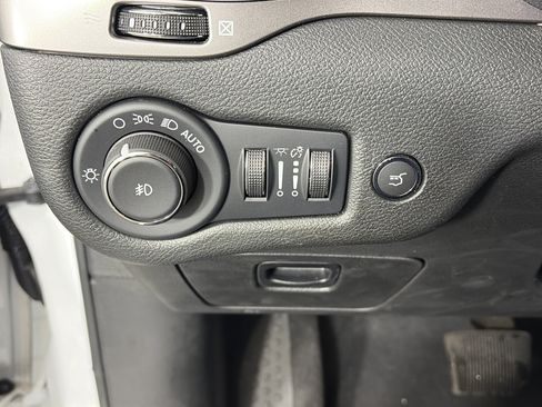 Used 2022 Jeep Cherokee Limited image 29