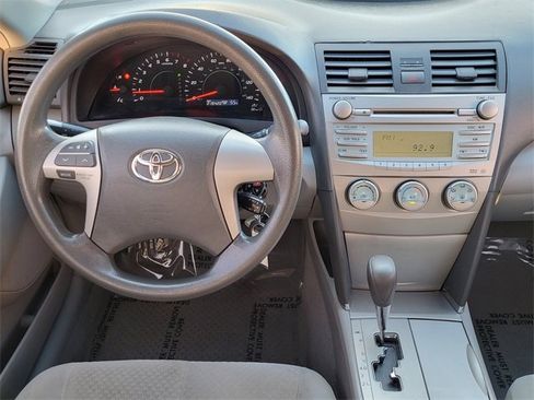 Used 2009 Toyota Camry SE image 2