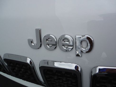 Used 2020 Jeep Cherokee Limited AWD/4WD image 5