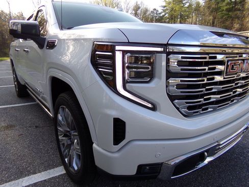 Used 2025 GMC Sierra 1500 Denali AWD/4WD image 4
