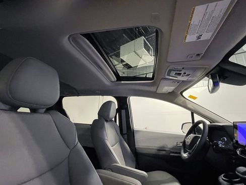 Used 2025 Toyota Sienna XLE image 29