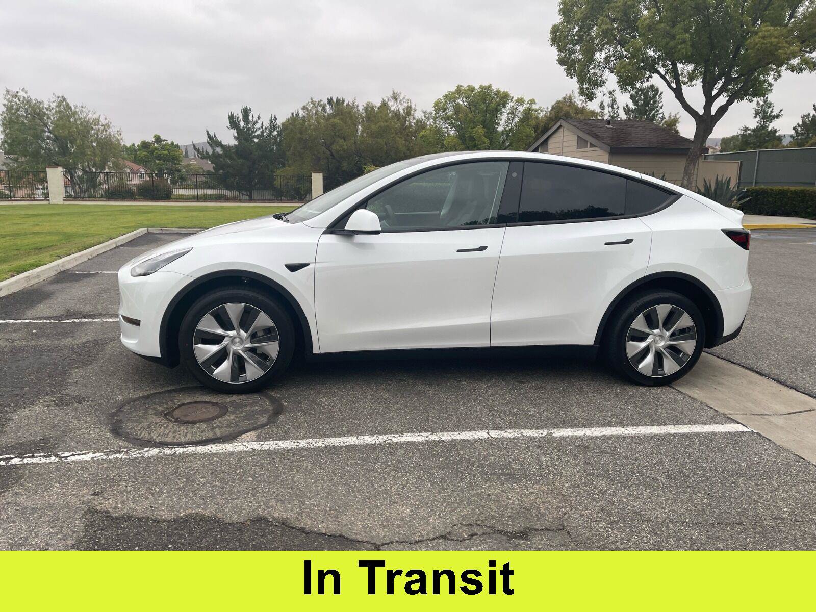 Used 2023 Tesla Model Y Long Range AWD/4WD image 1