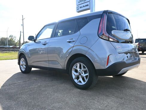 Used 2025 Kia Soul LX w/ LX Technology Package image 2