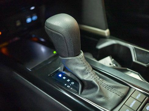 Used 2025 Toyota Camry SE image 21