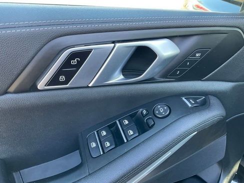 Used 2022 BMW X5 xDrive40i w/ Parking Assistance Package image 11