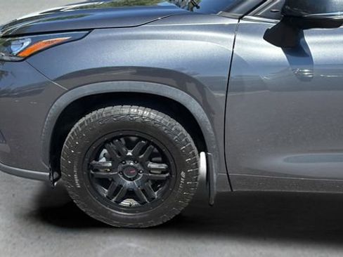 Used 2020 Toyota Highlander XLE AWD/4WD image 34