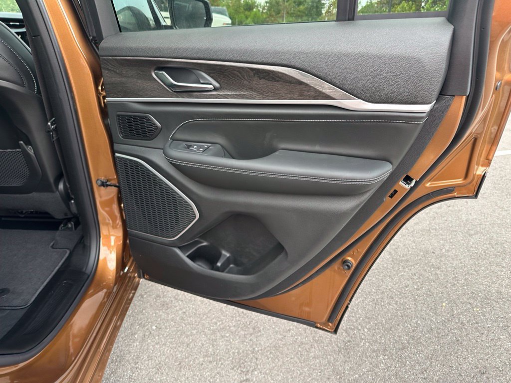 New 2027 Jeep Grand Cherokee Limited AWD/4WD image 22