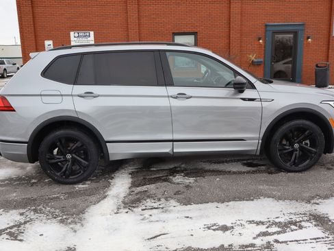 Used 2023 Volkswagen Tiguan SE R-Line image 9