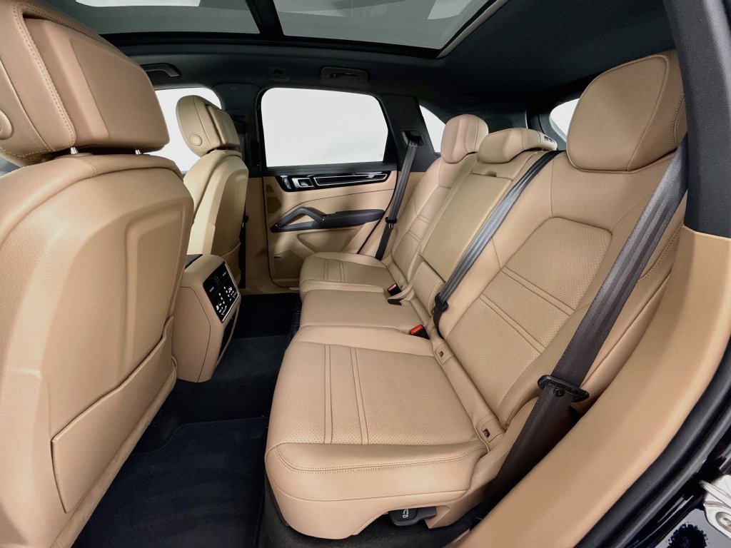 Certified 2023 Porsche Cayenne AWD/4WD image 24