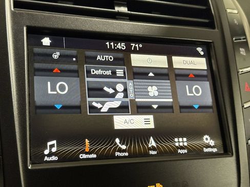 Used 2019 Lincoln MKC Reserve w/ MKC Technology Package FWD image 17