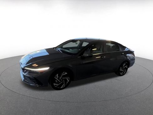 Used 2025 Hyundai Elantra SEL image 6