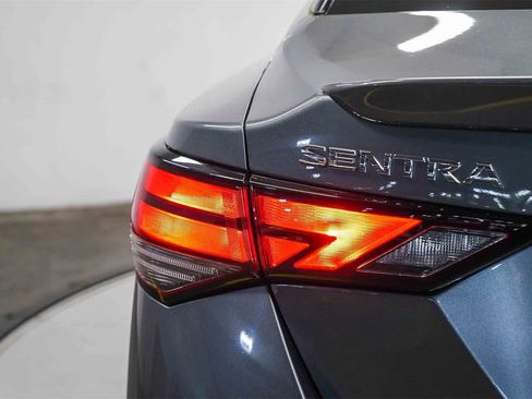 Used 2025 Nissan Sentra SR image 11