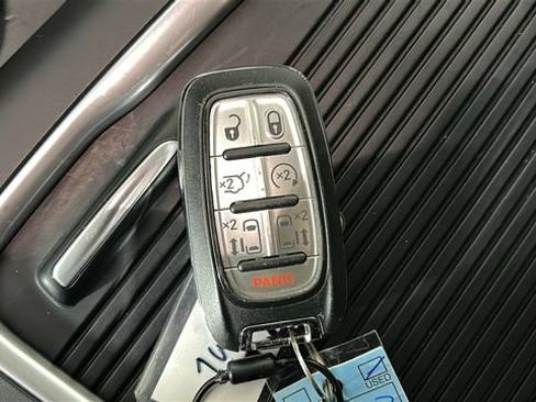 Used 2024 Chrysler Pacifica Touring-L FWD image 20