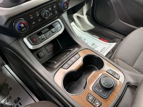 Used 2023 GMC Acadia SLE w/ Driver Convenience Package FWD image 19