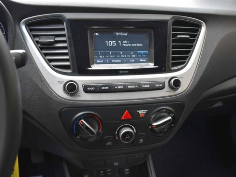 Used 2020 Hyundai Accent SE FWD image 18