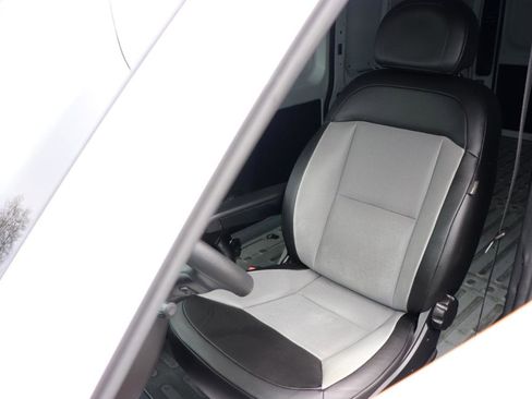 Used 2025 RAM ProMaster 2500 w/ Convenience Group image 10