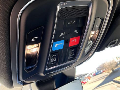 New 2025 Jeep Grand Cherokee Altitude image 17