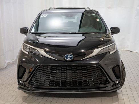 Used 2022 Toyota Sienna XSE image 2