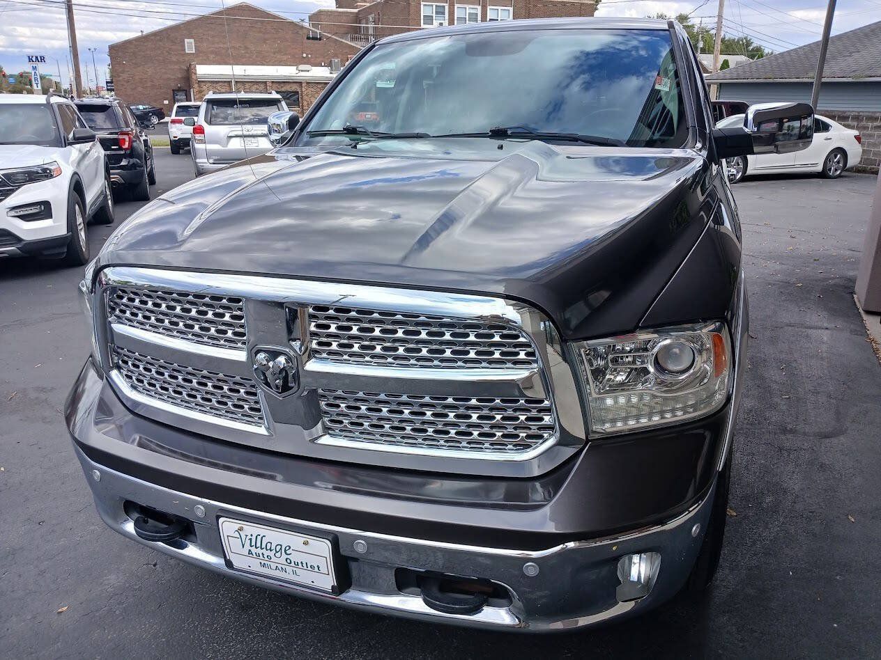 Used 2017 RAM 1500 Laramie w/ Convenience Group AWD/4WD image 4
