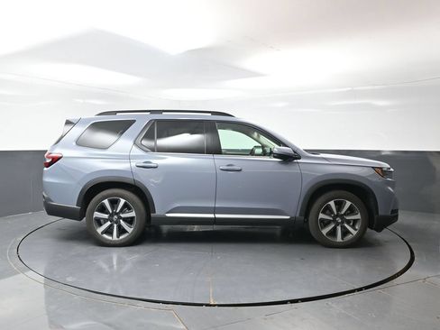 Used 2025 Honda Pilot Elite image 4