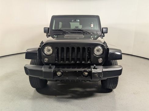 Used 2018 Jeep Wrangler Unlimited Sahara image 2