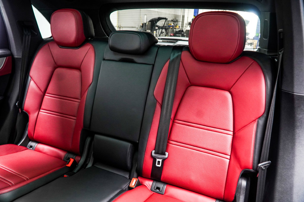 Used 2024 Porsche Cayenne AWD/4WD image 56