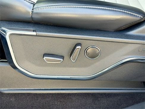 Used 2022 Ford F150 Lightning Platinum image 24